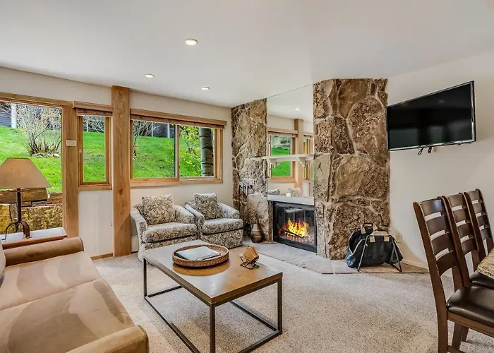 Laurelwood Condominiums 403